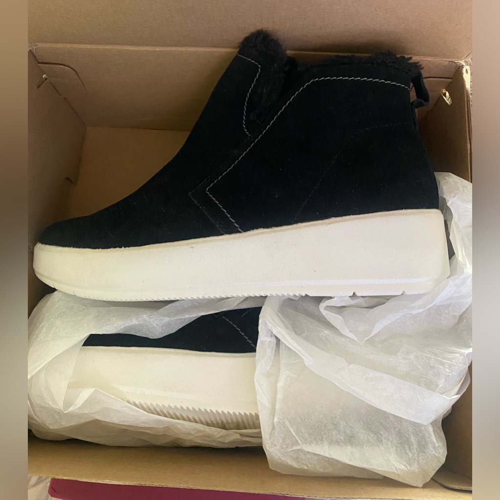 New Clarks Black Suede Faux-Fur Trim Slip-On Sneakers